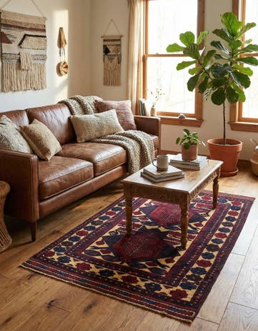 2' 8 x 4' 9 Hand Knotted Sumak Wool Rug