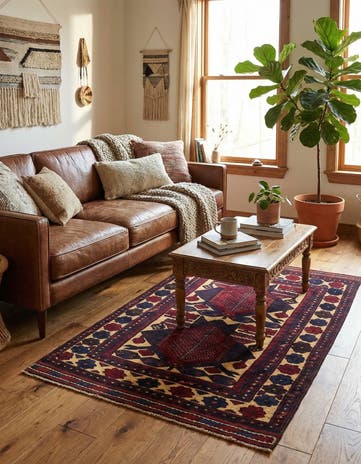 2' 8 x 4' 9 Hand Knotted Sumak Wool Rug