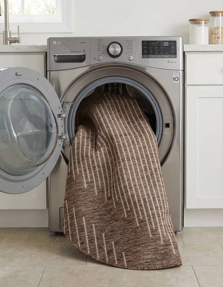 Detail image of 6' x 6'  Washable Modern Indoor / Outdoor Round Rug