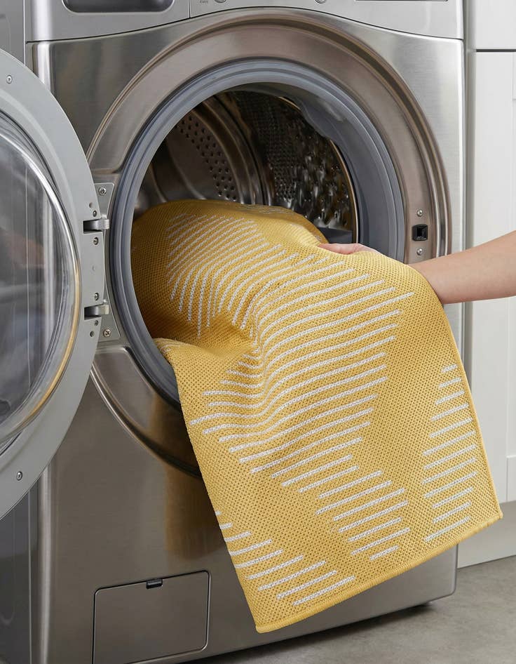 Detail image of  2' x 4'  Washable Modern Indoor / Outdoor Runner Rug