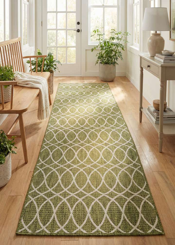 2' 7 x 10' Easy-Clean Trellis Indoor / Outdoor Runner Rug