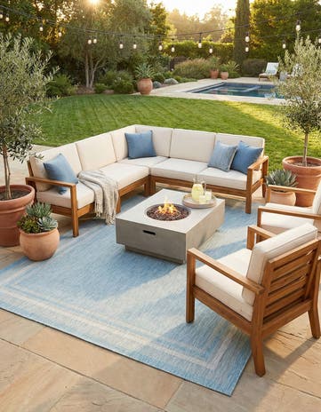 9' x 12' Easy-Clean Border Indoor / Outdoor Rug