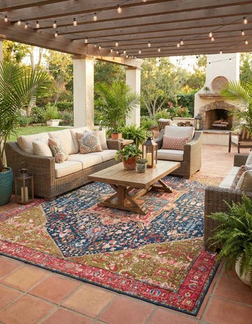 12' x 16' Easy-Clean Traditional Indoor / Outdoor Rug