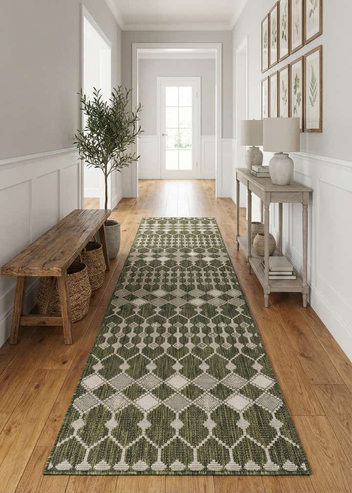 2' 7 x 10' Easy-Clean Trellis Indoor / Outdoor Runner Rug