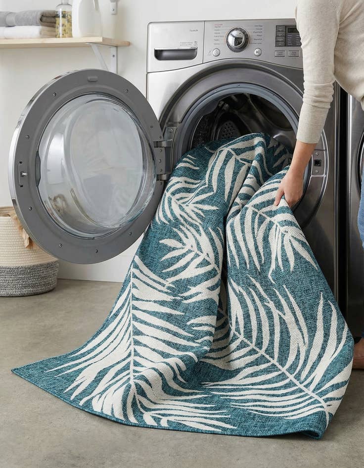 Detail image of 6' x 9'  Washable Botanical Indoor / Outdoor Rug