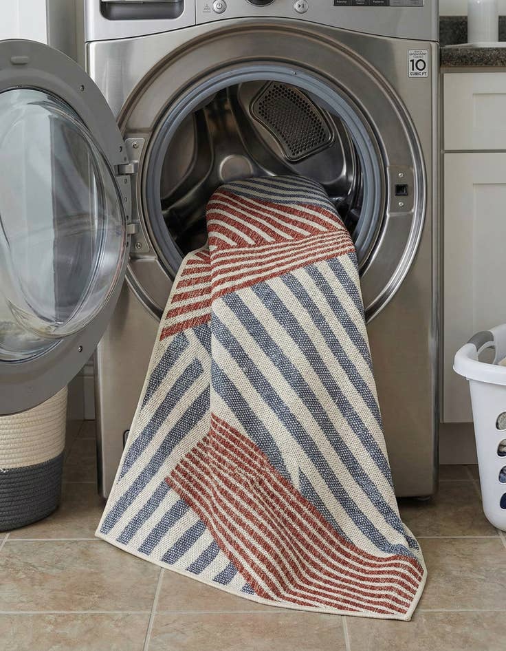 Detail image of 4' x 6'  Washable Jill Zarin Indoor / Outdoor Rug