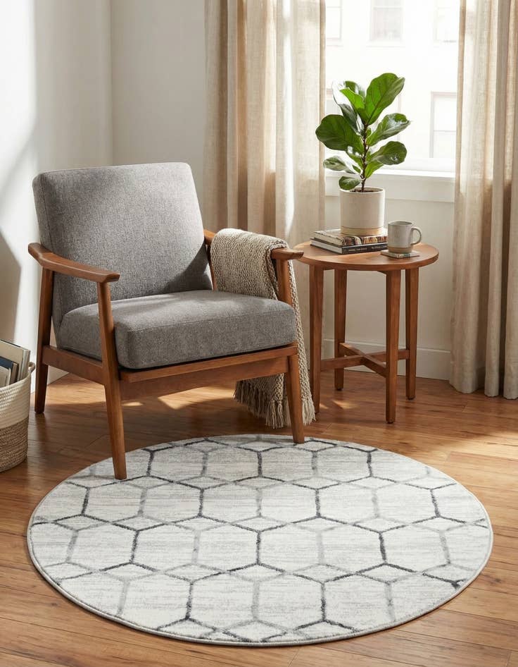 Detail image of 3' 3 x 3' 3 Lattice Trellis Round Rug