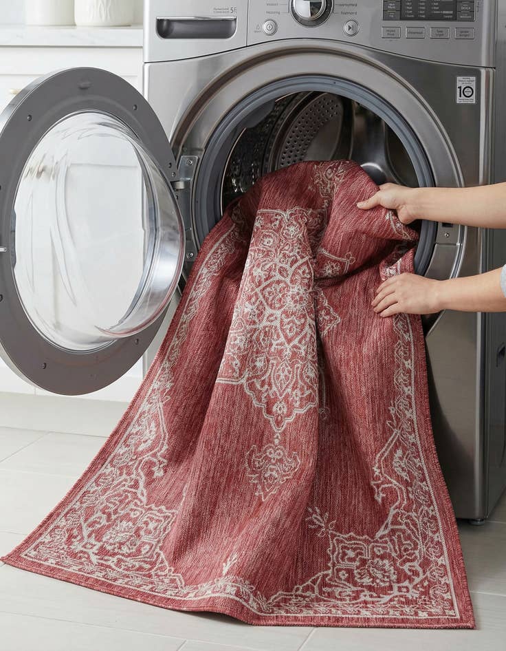 Detail image of 5' 3 x 8'  Washable Traditional Indoor / Outdoor Rug