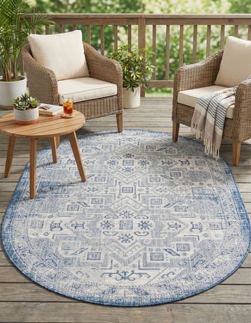 5' 3 x 8' Easy-Clean Aztec Indoor / Outdoor Oval Rug