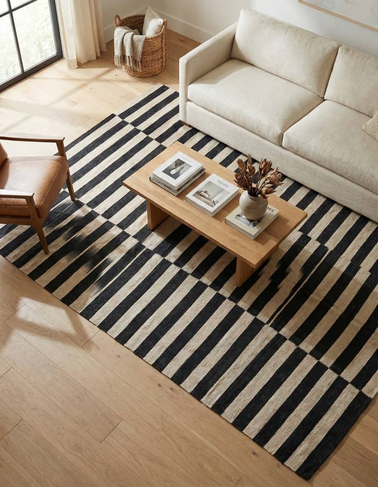 Detail image of 4' 4 x 5' 9  Hand Woven Kilim Modern Wool Rug