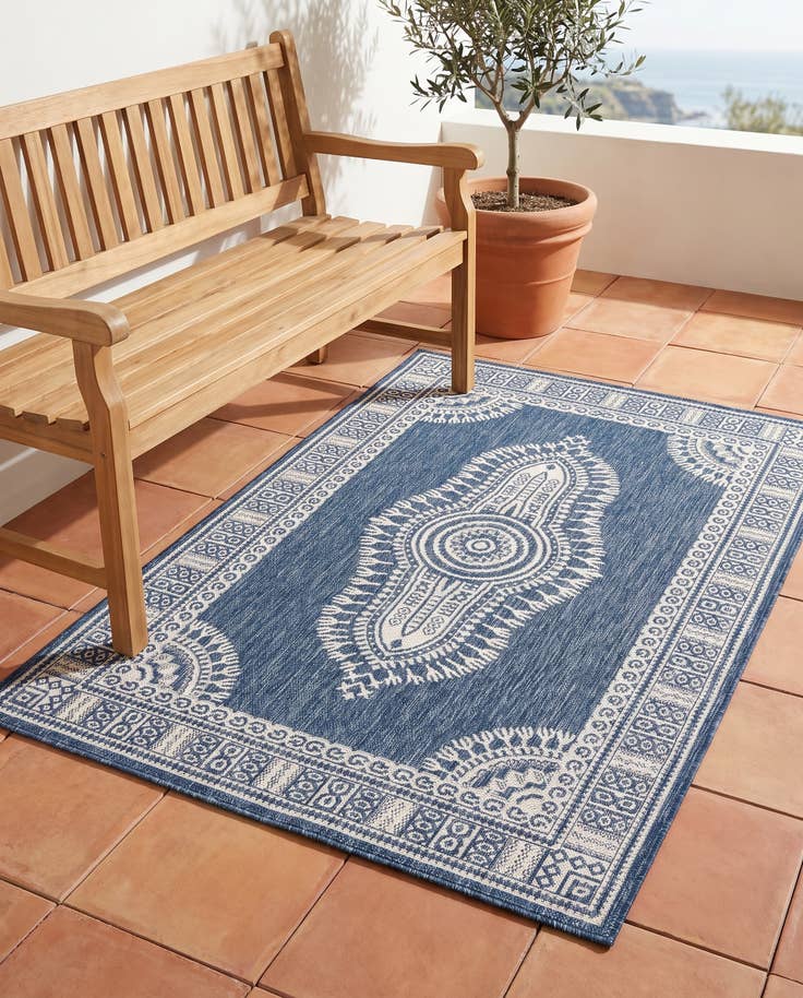 Detail image of 4' x 6' Easy-Clean Traditional Indoor / Outdoor Rug