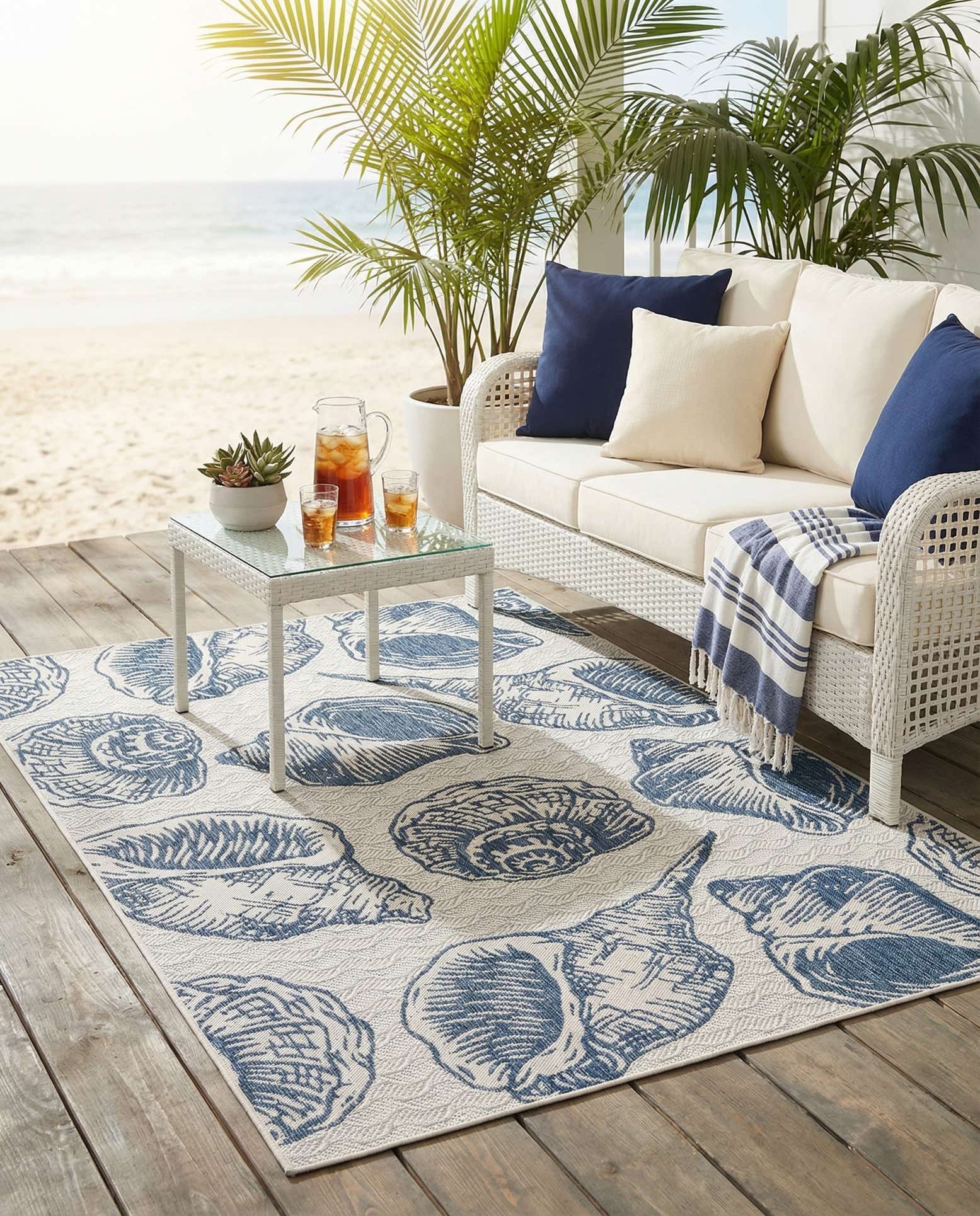 5' 3 x 8' Easy-Clean Coastal Indoor / Outdoor Rug