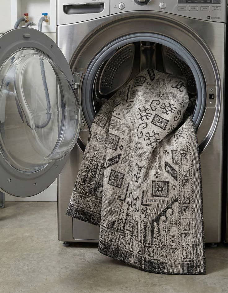 Detail image of 7' 10 x 7' 10  Washable Aztec Indoor / Outdoor Square Rug