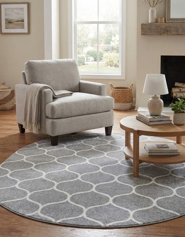 5' 3 x 8' Lattice Frieze Oval Rug