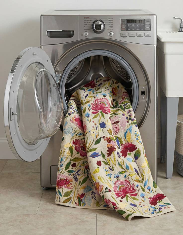 Detail image of  7' x 10'  Washable Botanical Indoor / Outdoor Rug