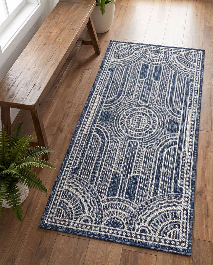 2' x 4' Easy-Clean Traditional Indoor / Outdoor Runner Rug