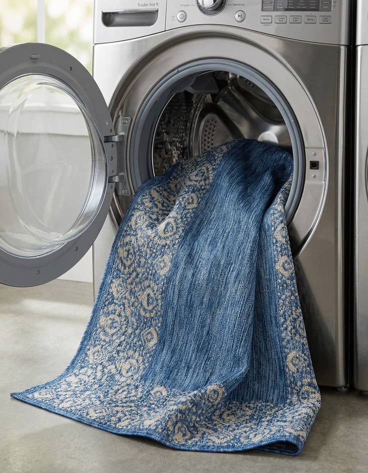 Detail image of 6' x 9'  Washable Border Indoor / Outdoor Rug