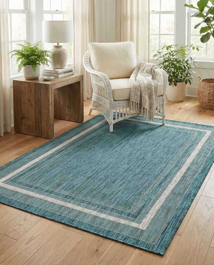 4' x 6' Easy-Clean Border Indoor / Outdoor Rug