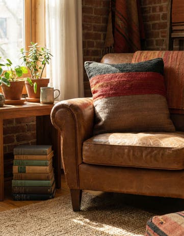 1' 5 x 1' 7 Hand Woven Pillow Wool Square Rug