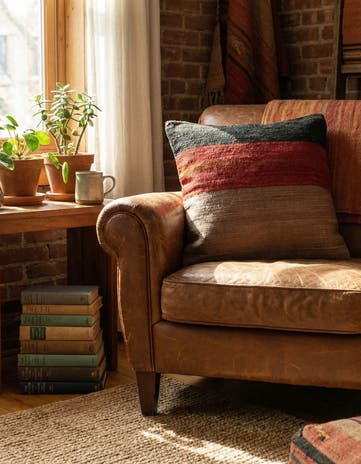 1' 5 x 1' 7 Hand Woven Pillow Wool Square Rug