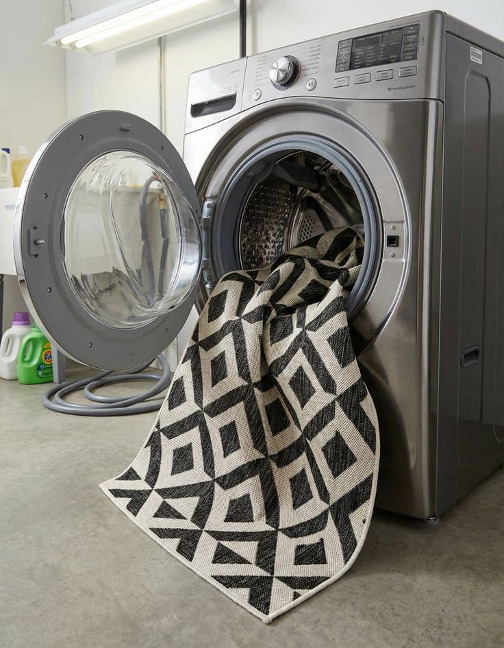 Detail image of 2' 7 x 10'  Washable Jill Zarin Napa Indoor / Outdoor Runner Rug