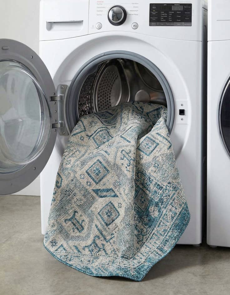 Detail image of 7' 10 x 7' 10  Washable Aztec Indoor / Outdoor Octagon Rug