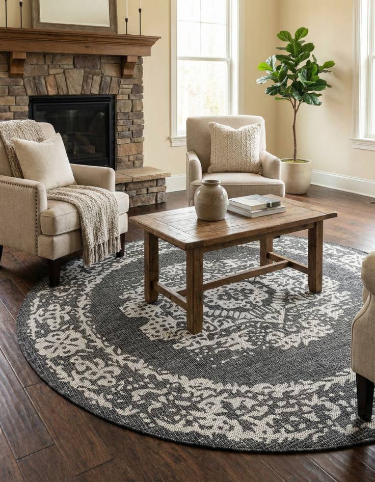 Detail image of  5' 3 x 5' 3  Washable Traditional Indoor / Outdoor Round Rug