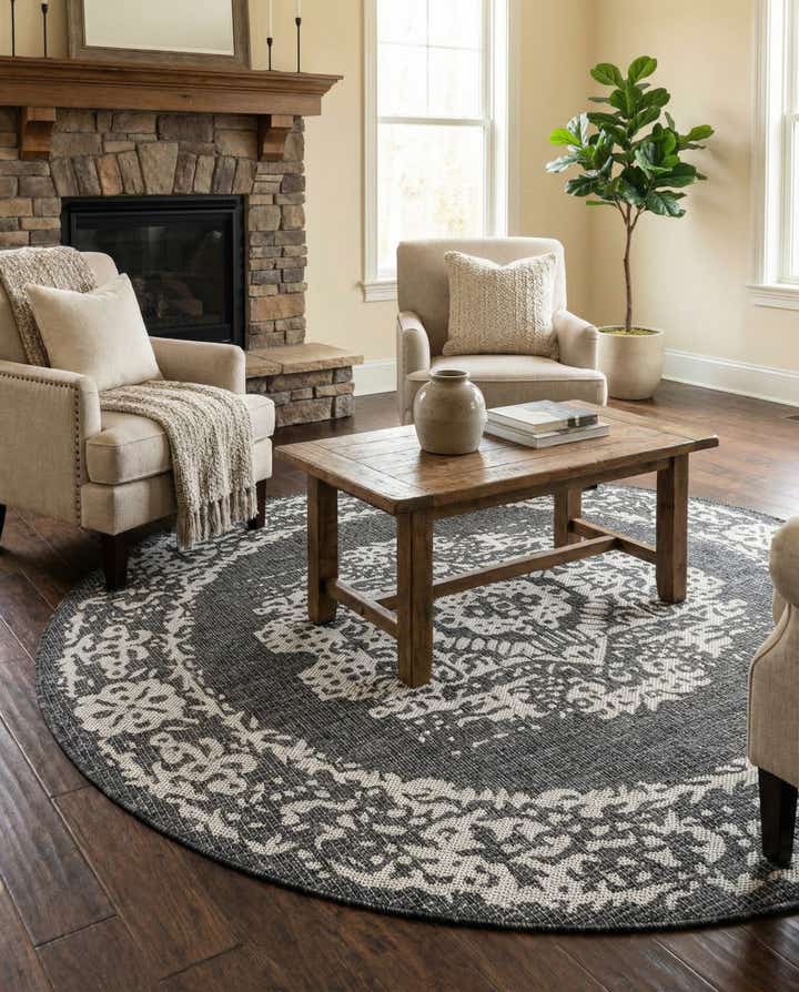 5' 3 x 5' 3 Easy-Clean Traditional Indoor / Outdoor Round Rug