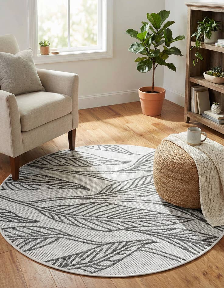 Detail image of  4' x 4'  Washable Botanical Indoor / Outdoor Round Rug