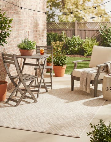 4' x 6' Easy-Clean Sabrina Soto Indoor / Outdoor Rug
