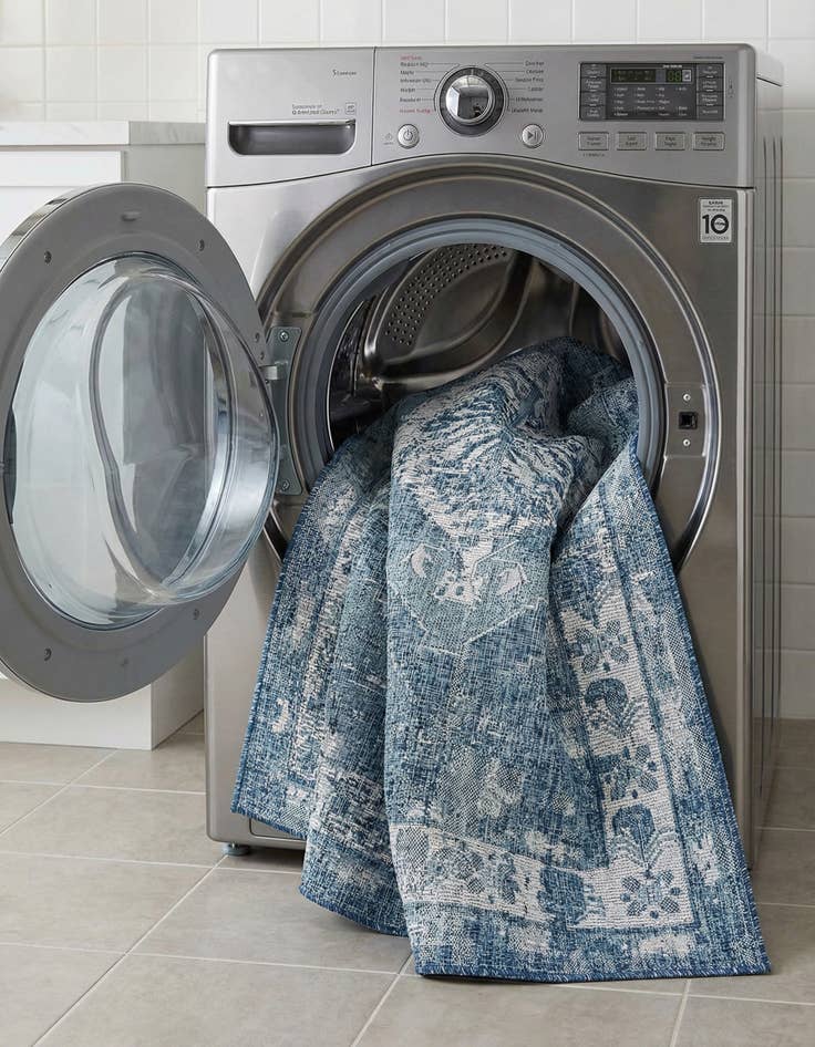 Detail image of 5' 3 x 8'  Washable Traditional Indoor / Outdoor Rug