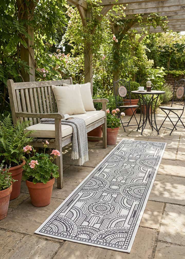 2' x 8' Easy-Clean Traditional Indoor / Outdoor Runner Rug