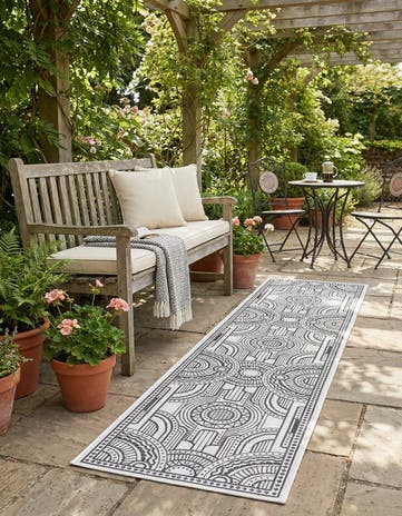 White and Black Easy-Clean Traditional Indoor / Outdoor Runner Rug