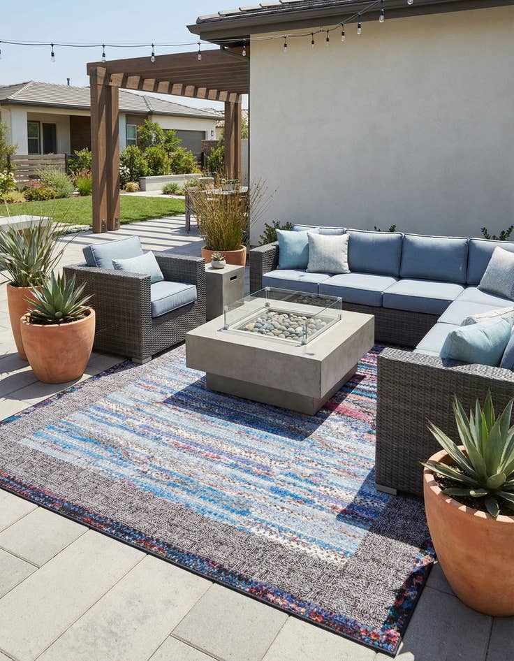 Detail image of 7' 10 x 10' Easy-Clean Modern Indoor / Outdoor Rug