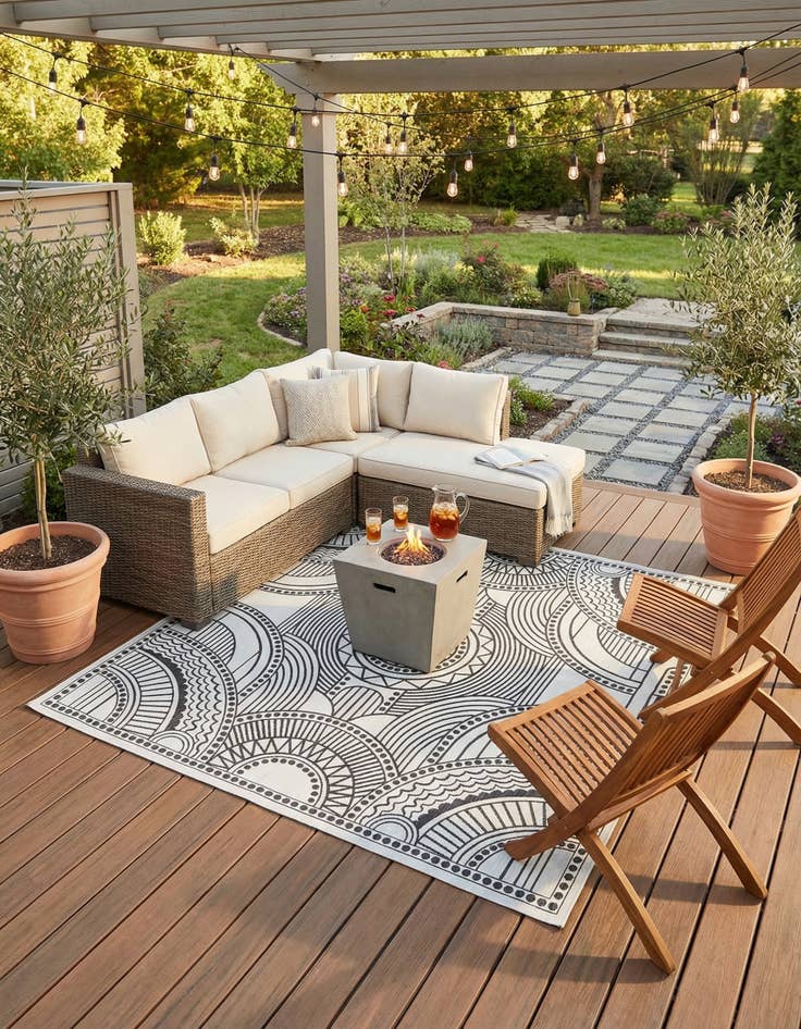 Detail image of 12' x 12'  Washable Traditional Indoor / Outdoor Square Rug