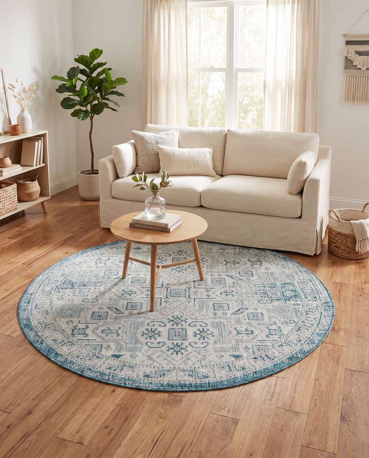 5' 3 x 5' 3 Easy-Clean Aztec Indoor / Outdoor Round Rug