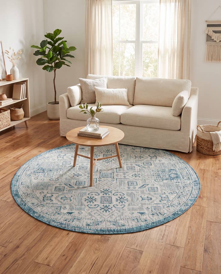 Detail image of 5' 3 x 5' 3 Easy-Clean Aztec Indoor / Outdoor Round Rug