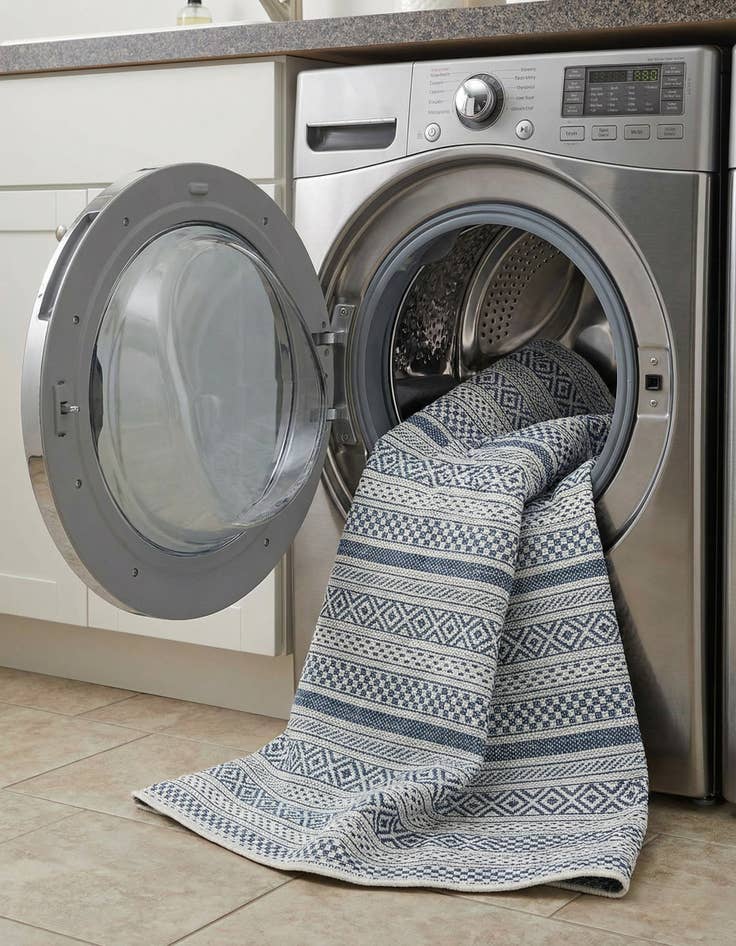 Detail image of 4' x 6'  Washable Striped Indoor / Outdoor Rug