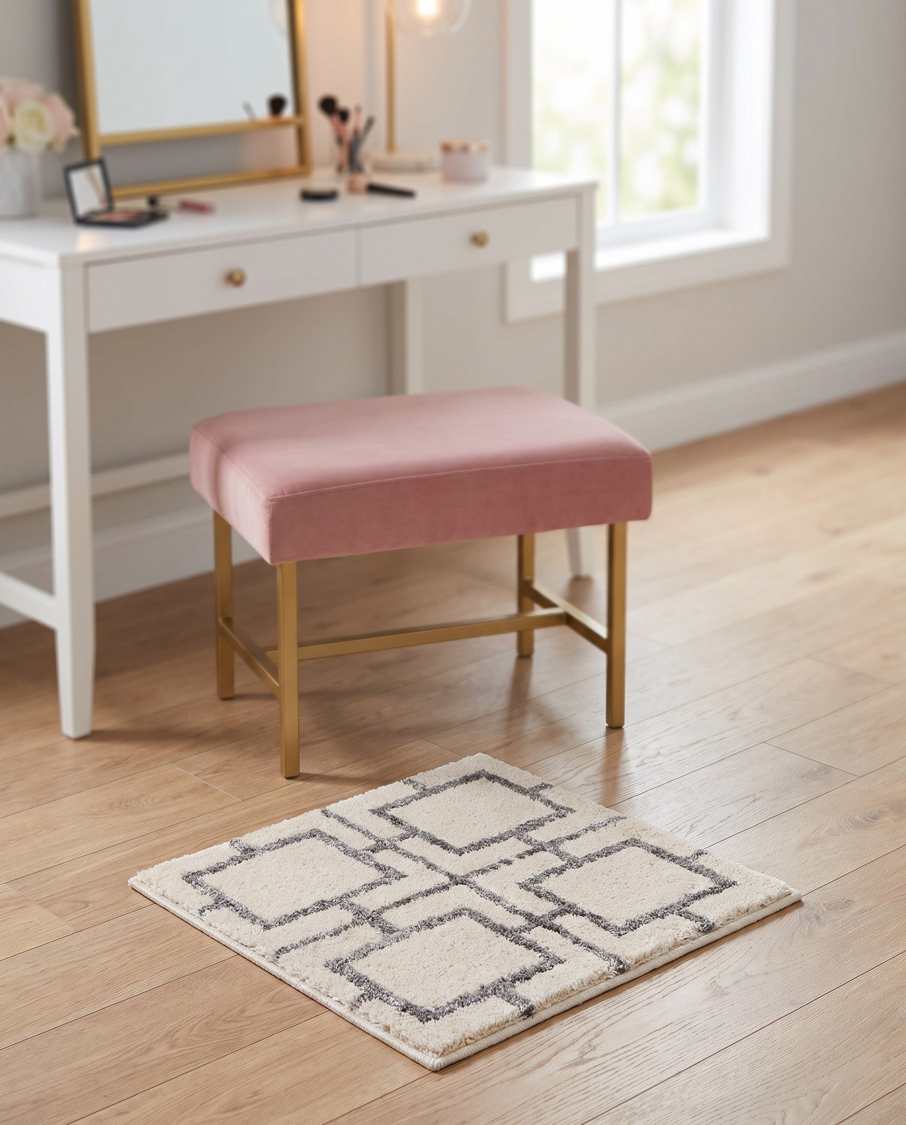 1' 4 x 1' 4 Marilyn Monroe™ Glam Deco Sample Rug