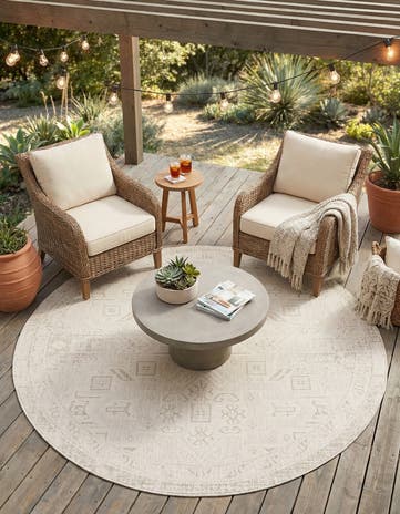 7' 10 x 7' 10 Easy-Clean Aztec Indoor / Outdoor Round Rug