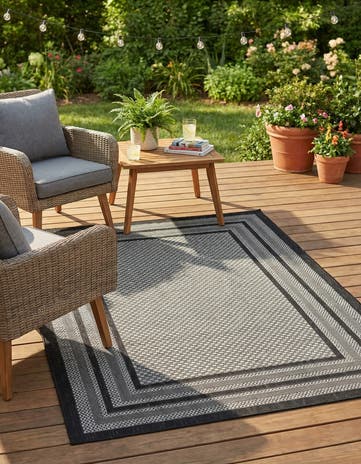 4' x 6' Easy-Clean Border Indoor / Outdoor Rug