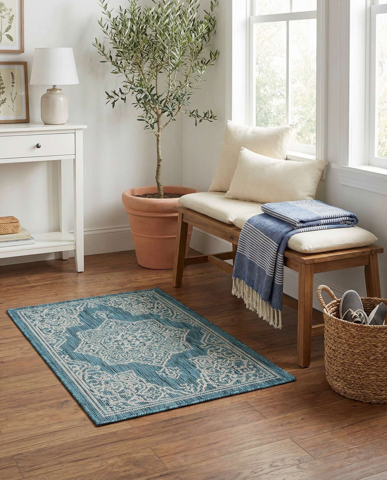 2' x 3' Easy-Clean Traditional Indoor / Outdoor Rug
