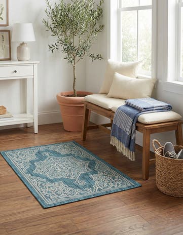 2' x 3' Easy-Clean Traditional Indoor / Outdoor Rug