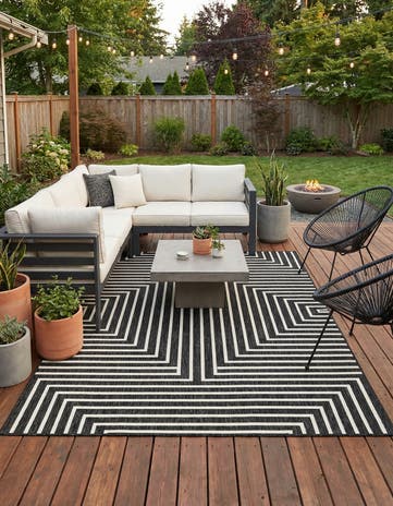 7' 10 x 10' Easy-Clean Modern Indoor / Outdoor Rug