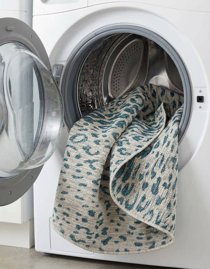 Detail image of 4' x 4'  Washable Safari Indoor / Outdoor Round Rug