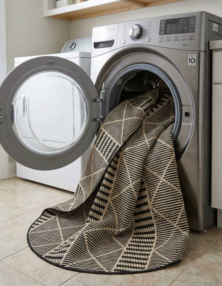 Detail image of  5' 3 x 5' 3  Washable Lattice Indoor / Outdoor Round Rug