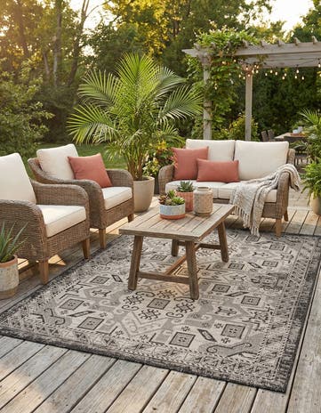 5' 3 x 7' Easy-Clean Aztec Indoor / Outdoor Rug