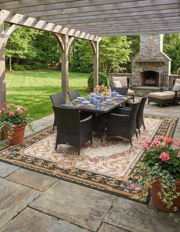 9' x 12' Easy-Clean Traditional Indoor / Outdoor Rug