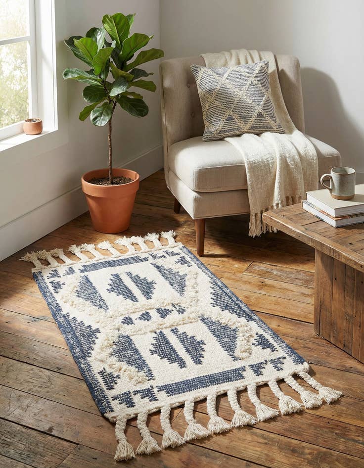 Detail image of 2' x 3' 1  Hand Woven Arizona Wool Rug