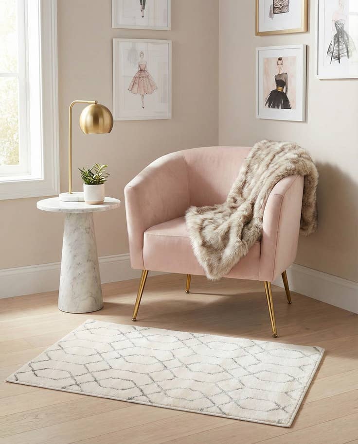 Detail image of 2' x 3' Marilyn Monroe™ Glam Trellis Rug